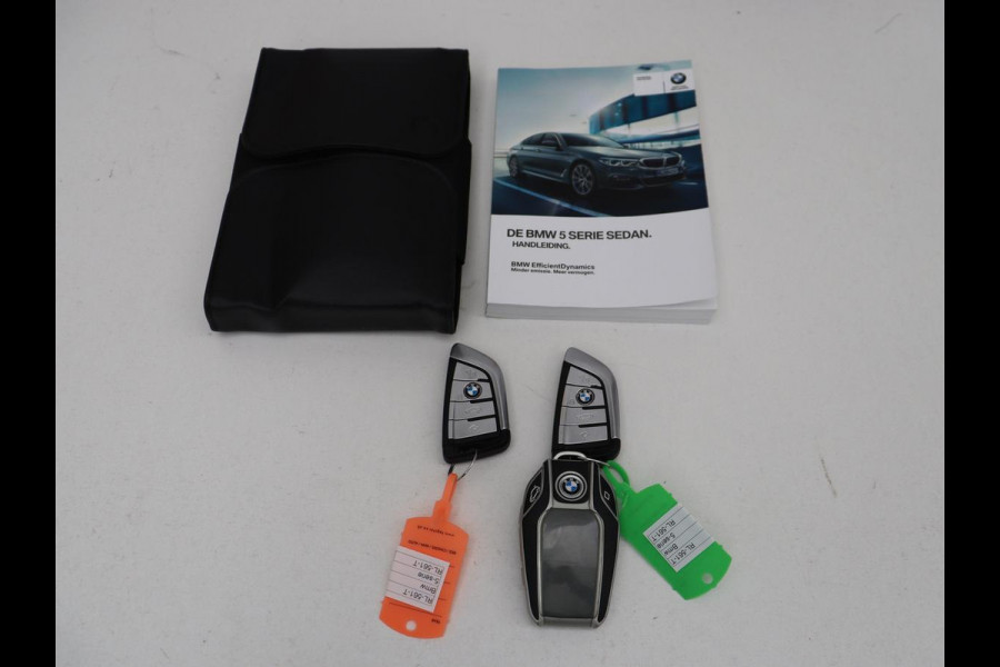 BMW 5 Serie 520i High Executive | Luxury Line | Nappaleder | Stoelverwarming | Camera | Sfeerverlichting | 19'' | Full LED | Navigatie | Park Assist | Cruise control | Bluetooth | Climate control