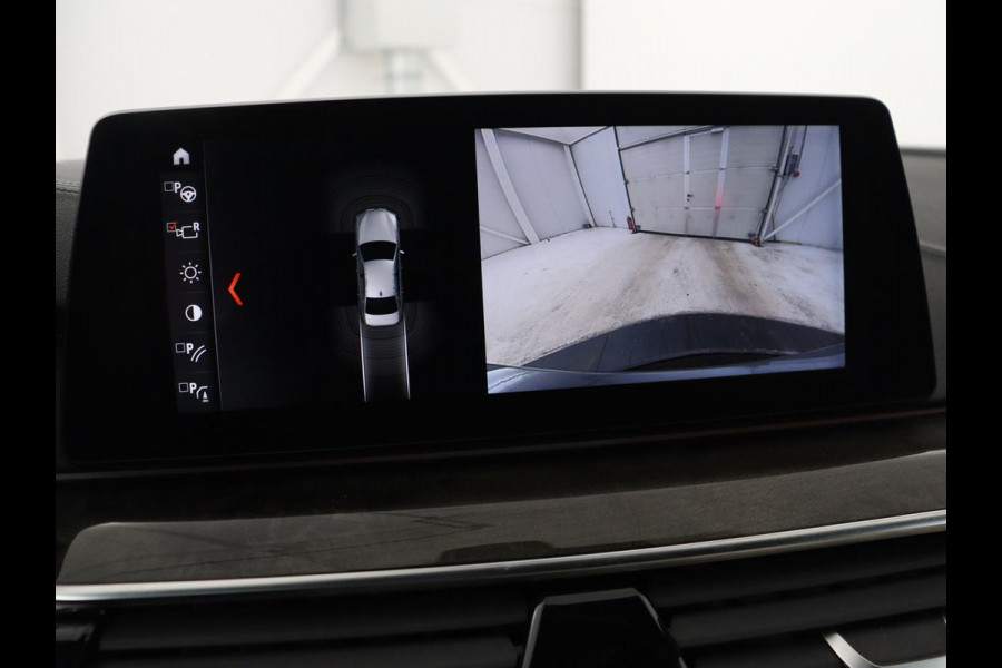 BMW 5 Serie 520i High Executive | Luxury Line | Nappaleder | Stoelverwarming | Camera | Sfeerverlichting | 19'' | Full LED | Navigatie | Park Assist | Cruise control | Bluetooth | Climate control