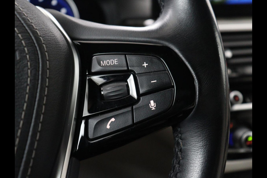 BMW 5 Serie 520i High Executive | Luxury Line | Nappaleder | Stoelverwarming | Camera | Sfeerverlichting | 19'' | Full LED | Navigatie | Park Assist | Cruise control | Bluetooth | Climate control