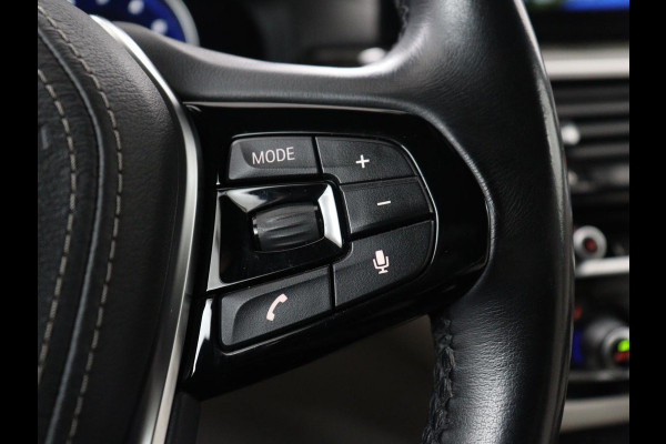 BMW 5 Serie 520i High Executive | Luxury Line | Nappaleder | Stoelverwarming | Camera | Sfeerverlichting | 19'' | Full LED | Navigatie | Park Assist | Cruise control | Bluetooth | Climate control