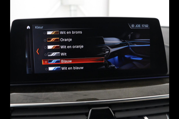BMW 5 Serie 520i High Executive | Luxury Line | Nappaleder | Stoelverwarming | Camera | Sfeerverlichting | 19'' | Full LED | Navigatie | Park Assist | Cruise control | Bluetooth | Climate control