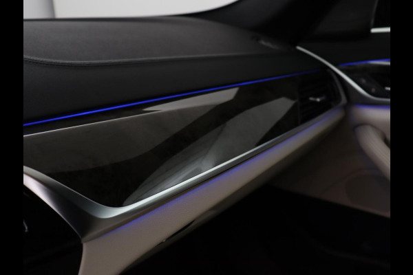 BMW 5 Serie 520i High Executive | Luxury Line | Nappaleder | Stoelverwarming | Camera | Sfeerverlichting | 19'' | Full LED | Navigatie | Park Assist | Cruise control | Bluetooth | Climate control