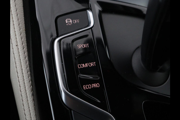 BMW 5 Serie 520i High Executive | Luxury Line | Nappaleder | Stoelverwarming | Camera | Sfeerverlichting | 19'' | Full LED | Navigatie | Park Assist | Cruise control | Bluetooth | Climate control