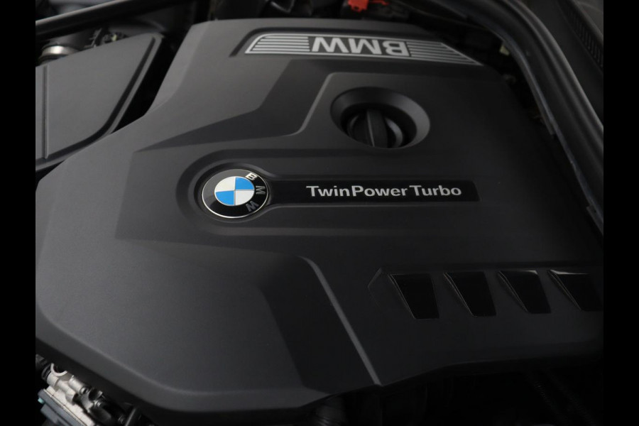 BMW 5 Serie 520i High Executive | Luxury Line | Nappaleder | Stoelverwarming | Camera | Sfeerverlichting | 19'' | Full LED | Navigatie | Park Assist | Cruise control | Bluetooth | Climate control