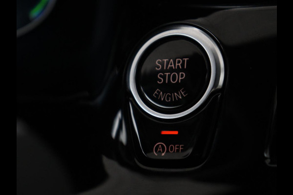 BMW 5 Serie 520i High Executive | Luxury Line | Nappaleder | Stoelverwarming | Camera | Sfeerverlichting | 19'' | Full LED | Navigatie | Park Assist | Cruise control | Bluetooth | Climate control