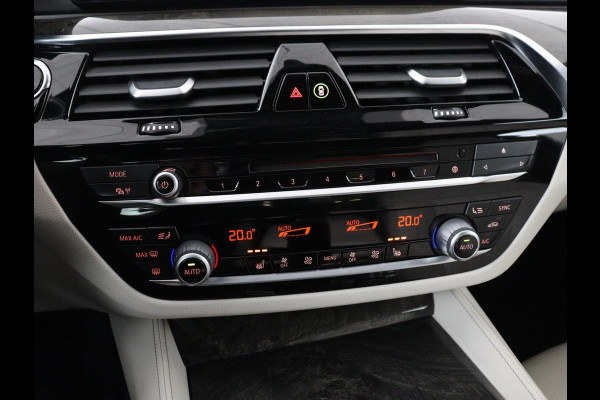 BMW 5 Serie 520i High Executive | Luxury Line | Nappaleder | Stoelverwarming | Camera | Sfeerverlichting | 19'' | Full LED | Navigatie | Park Assist | Cruise control | Bluetooth | Climate control