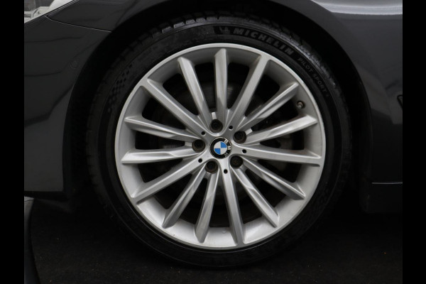 BMW 5 Serie 520i High Executive | Luxury Line | Nappaleder | Stoelverwarming | Camera | Sfeerverlichting | 19'' | Full LED | Navigatie | Park Assist | Cruise control | Bluetooth | Climate control