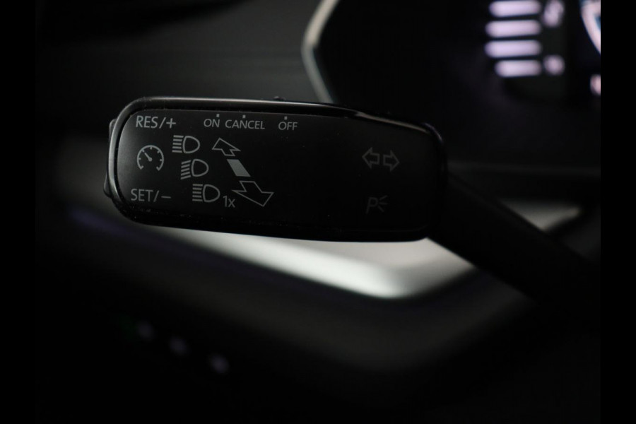 Škoda Octavia 1.0 e-TSI Sport | Trekhaak | Camera | Side Assist | Carplay | Sfeerverlichting | Navigatie | Sportstoelen | Full LED | 17'' | Digital Cockpit | Climate control | Bluetooth | Cruise control