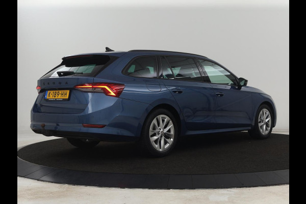 Škoda Octavia 1.0 e-TSI Sport | Trekhaak | Camera | Side Assist | Carplay | Sfeerverlichting | Navigatie | Sportstoelen | Full LED | 17'' | Digital Cockpit | Climate control | Bluetooth | Cruise control