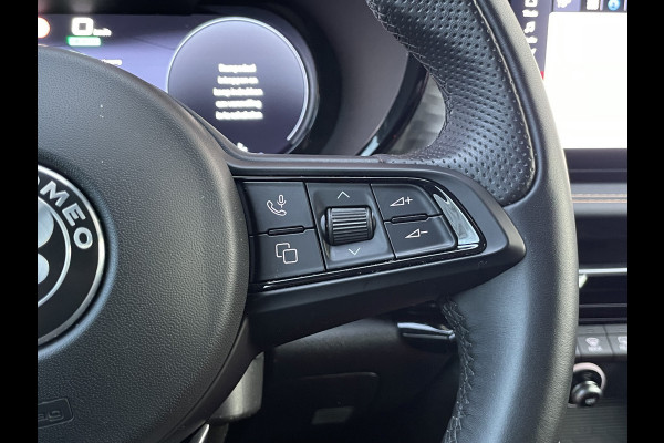 Alfa Romeo Tonale 1.3T PHEV Ti | Camera | Apple/android CarPlay