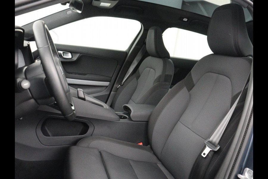 Polestar 2 Long Range Dual Motor Launch Edition 78kWh | SOH 92% |  Panoramadak | Trekhaak | 360 Camera | Achterbankverwarming | Adaptive cruise | Carplay | Camera | Stoelverwarming | Keyless