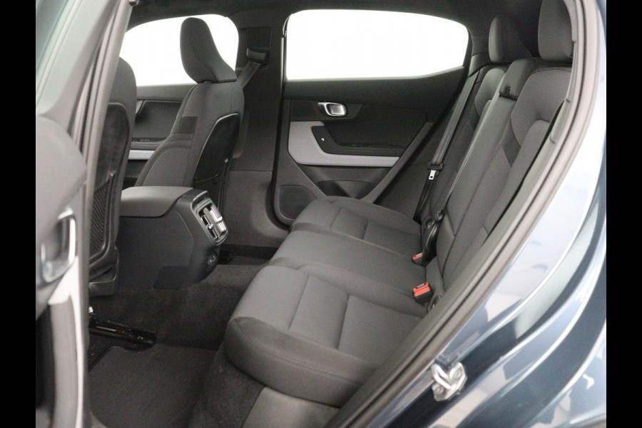 Polestar 2 Long Range Dual Motor Launch Edition 78kWh | SOH 92% |  Panoramadak | Trekhaak | 360 Camera | Achterbankverwarming | Adaptive cruise | Carplay | Camera | Stoelverwarming | Keyless