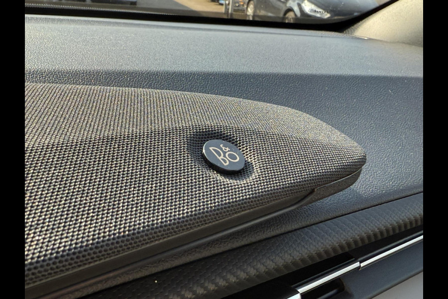 Ford Capri Premium Extended Range RWD 77 kWh | 285pk Ford Voorraad | Elektrische Wegklapbare Trekhaak | Driver Assistance Pack | Frozen White