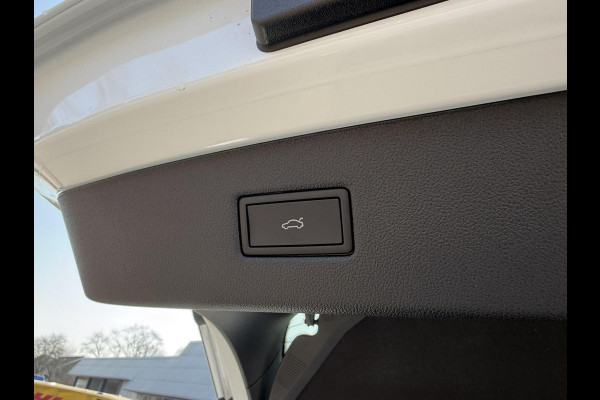 Ford Capri Premium Extended Range RWD 77 kWh | 285pk Ford Voorraad | Elektrische Wegklapbare Trekhaak | Driver Assistance Pack | Frozen White