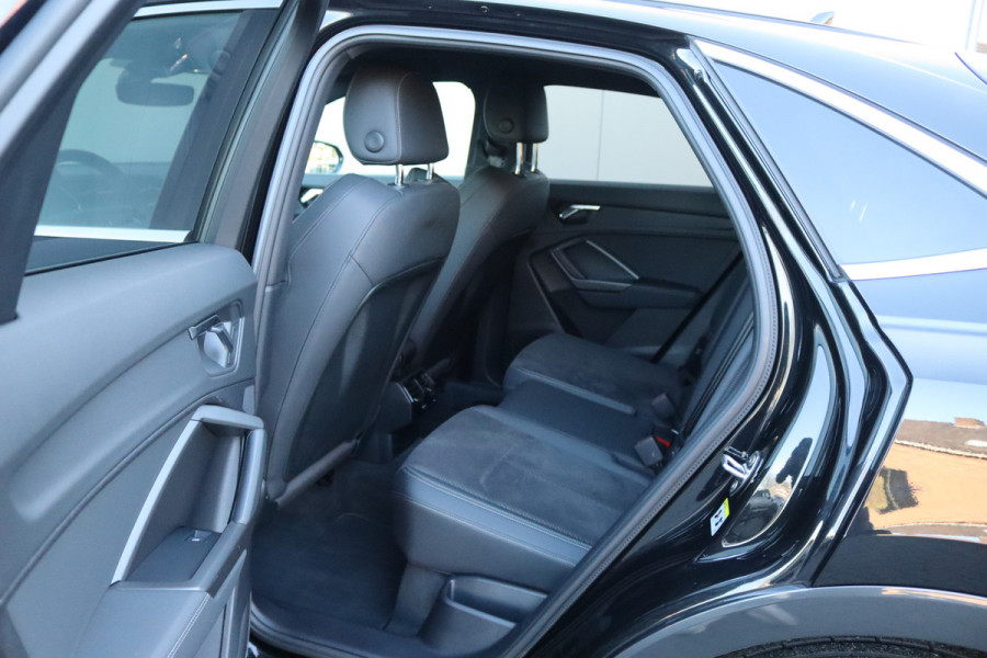 Audi Q3 Sportback 45 TFSI e PHEV Automaat S-Line/Navigatie/Elektr.-trekhaak/Stoelverwarming/19-Inch/Keyfree