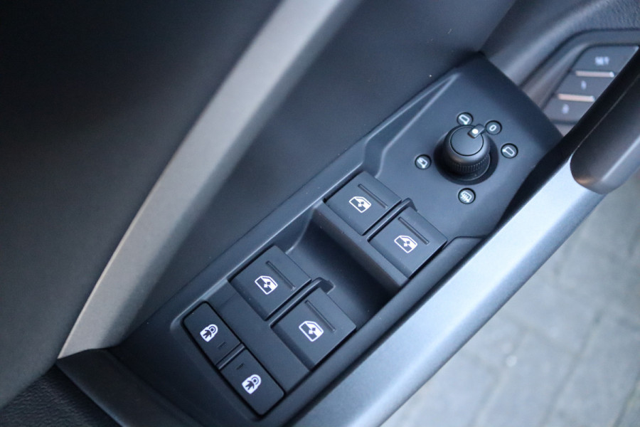 Audi Q3 Sportback 45 TFSI e PHEV Automaat S-Line/Navigatie/Elektr.-trekhaak/Stoelverwarming/19-Inch/Keyfree
