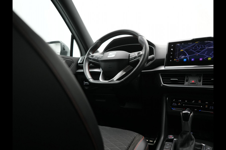 Seat Tarraco 1.4 TSI e-Hybrid FR Plug In Hybrid 245pk Dealer O.H. PHEV | Trekhaak Af Fabriek | Adaptive Cruise | 360 Camera | Alcantara Sportstoelen Memory & Verwarmd | Sfeerverlichting | Stuur Verwarmd | Keyless | Apple Carplay | Navigatie | DAB |