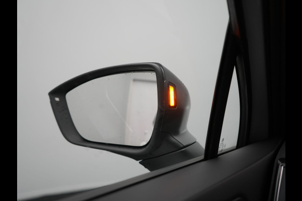 Seat Tarraco 1.4 TSI e-Hybrid FR Plug In Hybrid 245pk Dealer O.H. PHEV | Trekhaak Af Fabriek | Adaptive Cruise | 360 Camera | Alcantara Sportstoelen Memory & Verwarmd | Sfeerverlichting | Stuur Verwarmd | Keyless | Apple Carplay | Navigatie | DAB |