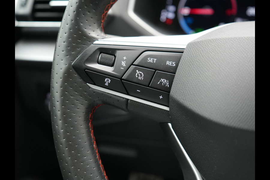 Seat Tarraco 1.4 TSI e-Hybrid FR Plug In Hybrid 245pk Dealer O.H. PHEV | Trekhaak Af Fabriek | Adaptive Cruise | 360 Camera | Alcantara Sportstoelen Memory & Verwarmd | Sfeerverlichting | Stuur Verwarmd | Keyless | Apple Carplay | Navigatie | DAB |