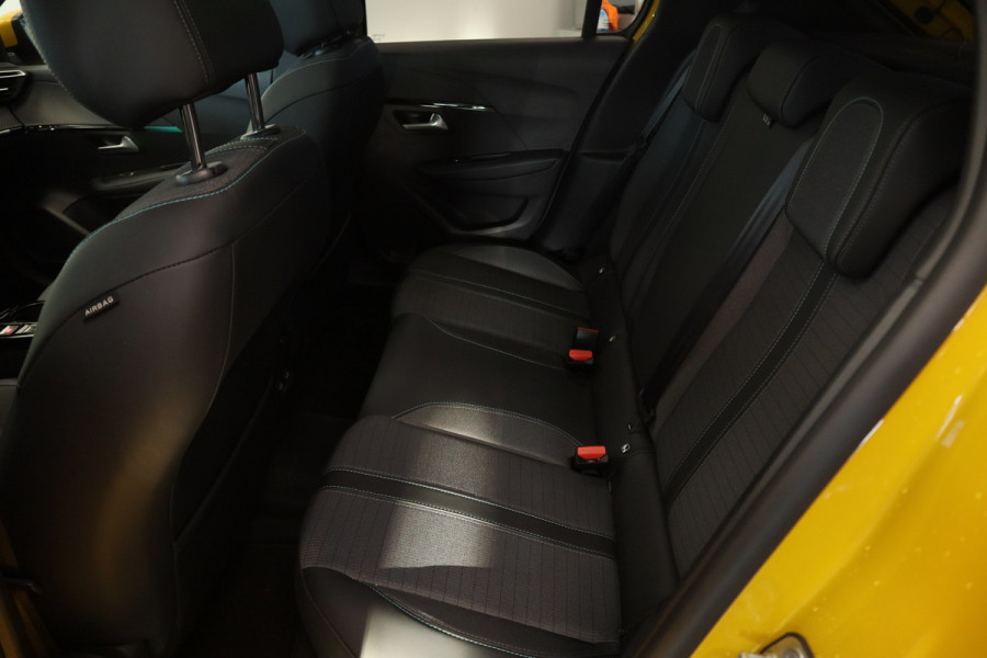 Peugeot 208 1.2 PureTech Allure Panoramadak Navigatie Full-led