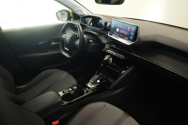 Peugeot 208 1.2 PureTech Allure Panoramadak Navigatie Full-led