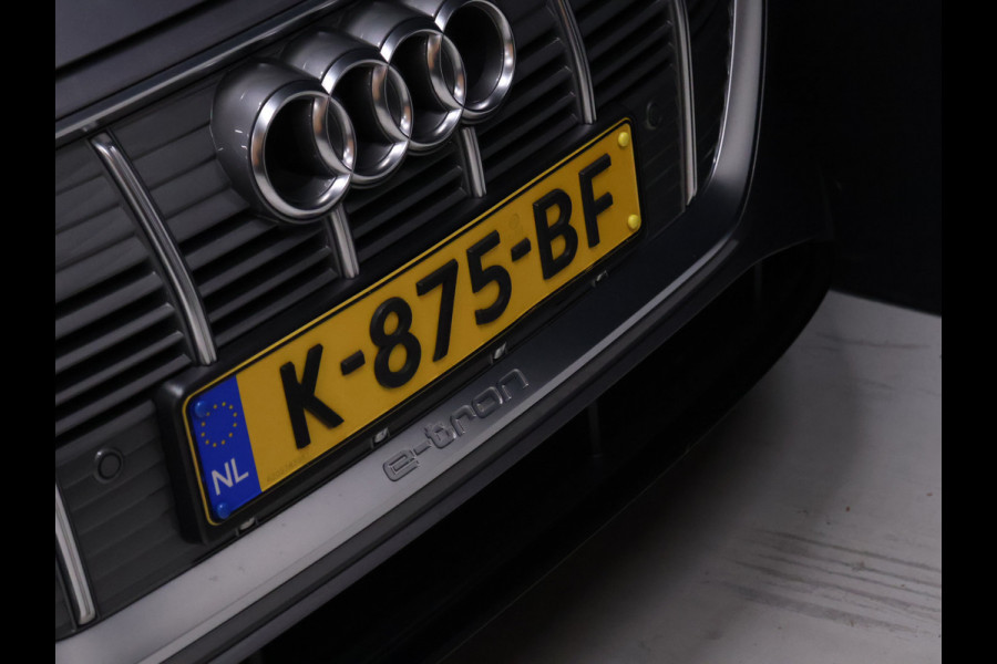 Audi e-tron 55 quattro edition 95 kWh Sport [LUCHTVERING, BLUETOOTH TELEFOON, PDC V+A, CRUISE CONTROL, CLIMATE CONTROL, LANE ASSIST, ELEKTRISCHE ACHTERKLEP, LED KOPLAMPEN, NIEUWSTAAT]