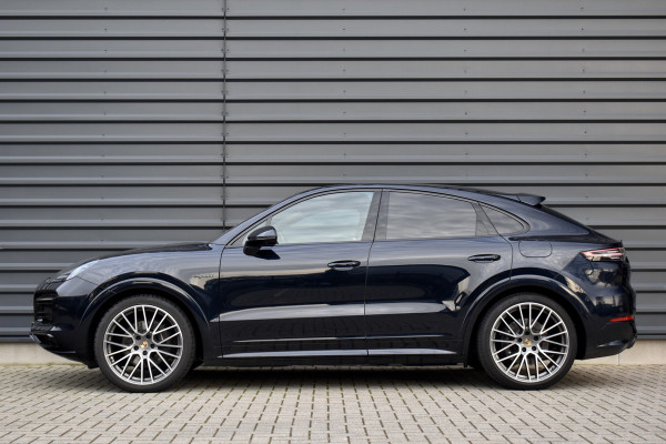 Porsche Cayenne Coupé 3.0 E-Hybrid 462pk Platinum Edition SportDesign | Pano | ACC | Trekhaak | 22'' Wielen | Bose | Achterasbesturing | Stoelventilatie | Sportuitlaat |
