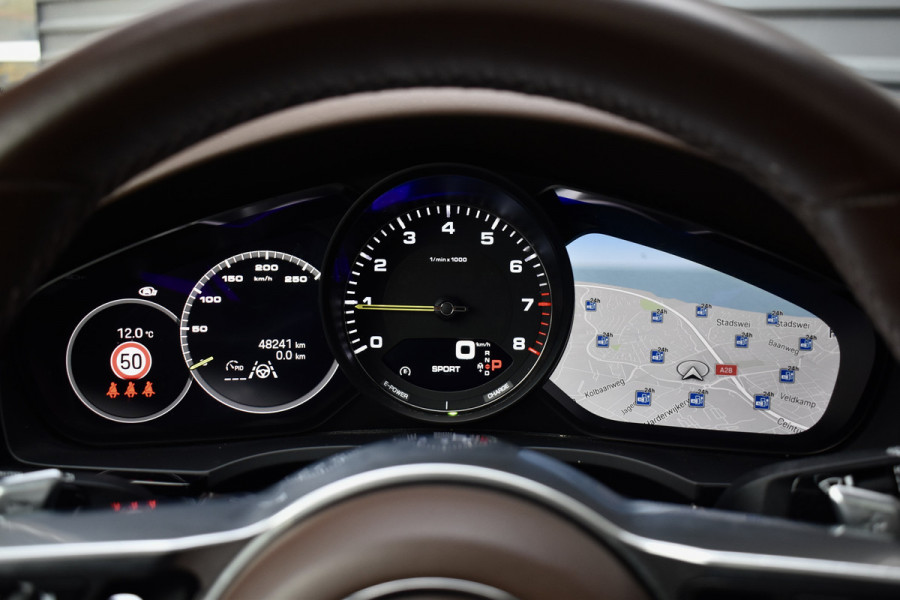 Porsche Cayenne Coupé 3.0 E-Hybrid 462pk Platinum Edition SportDesign | Pano | ACC | Trekhaak | 22'' Wielen | Bose | Achterasbesturing | Stoelventilatie | Sportuitlaat |