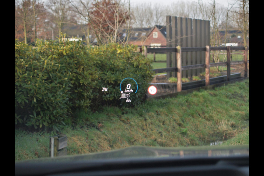 Mercedes-Benz EQA 250 Business Solution AMG 67 kWh | SOH 98% | Panoramadak | Head-Up Display | 360 Camera | Sfeerverlichting | Burmester | NL-Auto |