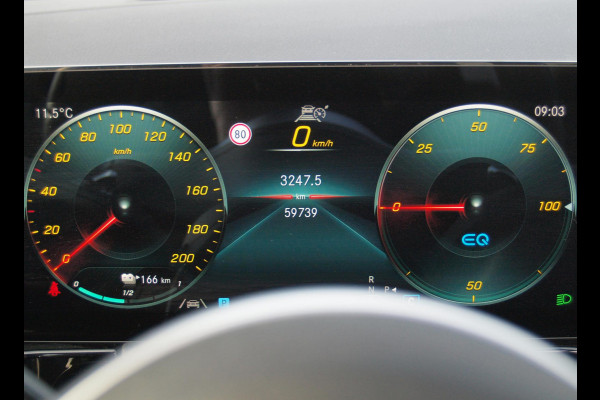 Mercedes-Benz EQA 250 Business Solution AMG 67 kWh | SOH 98% | Panoramadak | Head-Up Display | 360 Camera | Sfeerverlichting | Burmester | NL-Auto |