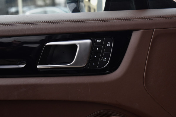Porsche Cayenne Coupé 3.0 E-Hybrid 462pk Platinum Edition SportDesign | Pano | ACC | Trekhaak | 22'' Wielen | Bose | Achterasbesturing | Stoelventilatie | Sportuitlaat |