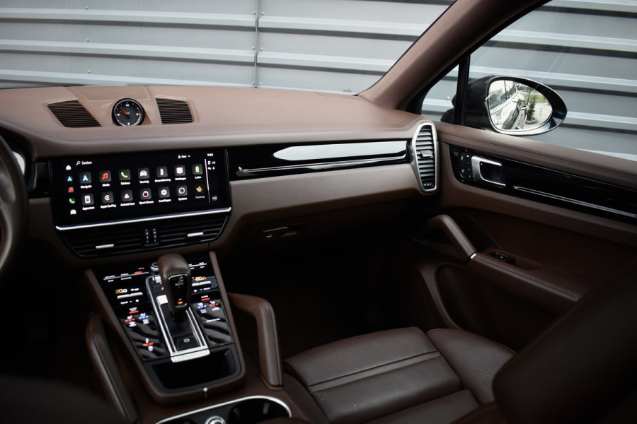 Porsche Cayenne Coupé 3.0 E-Hybrid 462pk Platinum Edition SportDesign | Pano | ACC | Trekhaak | 22'' Wielen | Bose | Achterasbesturing | Stoelventilatie | Sportuitlaat |