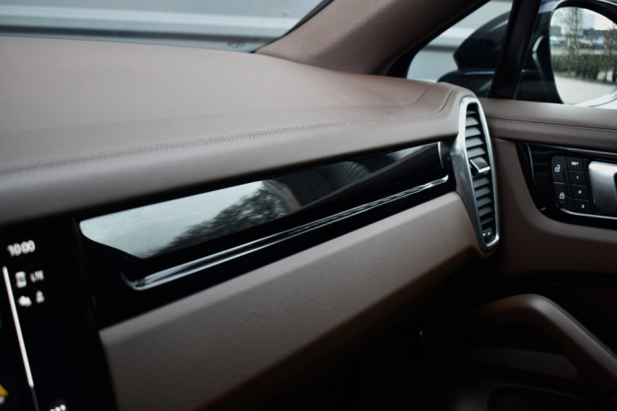 Porsche Cayenne Coupé 3.0 E-Hybrid 462pk Platinum Edition SportDesign | Pano | ACC | Trekhaak | 22'' Wielen | Bose | Achterasbesturing | Stoelventilatie | Sportuitlaat |
