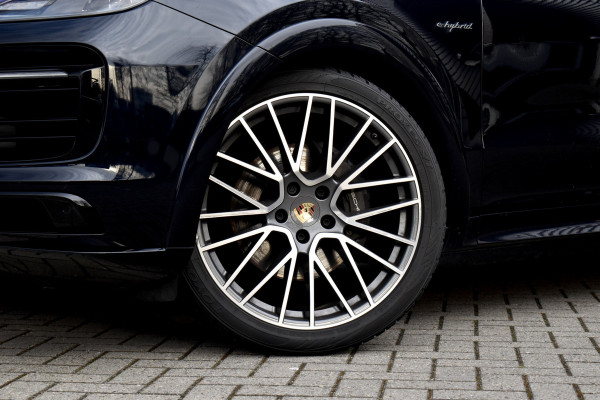 Porsche Cayenne Coupé 3.0 E-Hybrid 462pk Platinum Edition SportDesign | Pano | ACC | Trekhaak | 22'' Wielen | Bose | Achterasbesturing | Stoelventilatie | Sportuitlaat |