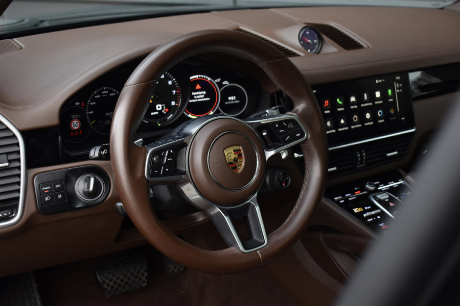 Porsche Cayenne Coupé 3.0 E-Hybrid 462pk Platinum Edition SportDesign | Pano | ACC | Trekhaak | 22'' Wielen | Bose | Achterasbesturing | Stoelventilatie | Sportuitlaat |