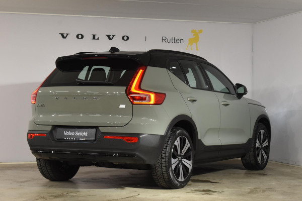 Volvo XC40 231PK Recharge Pure Electric Plus Navigatie / Adaptive Cruise Control / Stoelverwarming / Stuurverwarming / Semi-elektrische trekhaak / Elektrische achterklep / 19" Velgen / Zwart dak
