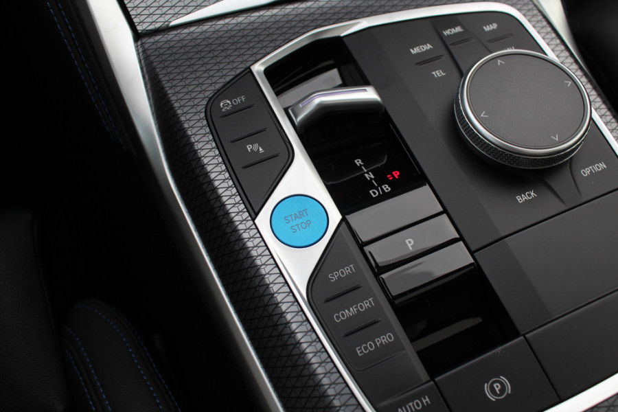 BMW i4 eDrive40 High Executive 84 kWh / Trekhaak / 360Camera / Head-up / Leder / 19'' / Navigatie / Stoelverwarming / DAB / Cruise Control