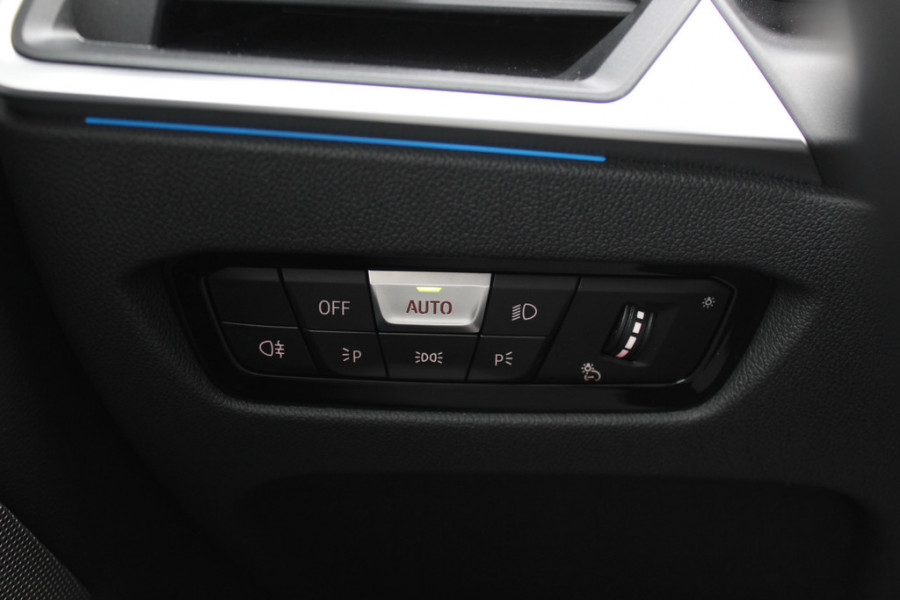 BMW i4 eDrive40 High Executive 84 kWh / Trekhaak / 360Camera / Head-up / Leder / 19'' / Navigatie / Stoelverwarming / DAB / Cruise Control