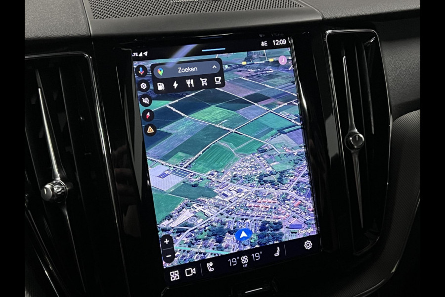 Volvo XC60 2.0 T6 Plug-in hybrid AWD Plus Dark Trekhaak | Open dak | 360 camera | Stuur-/stoelverwarming | Memory | Carplay | Harman/Kardon