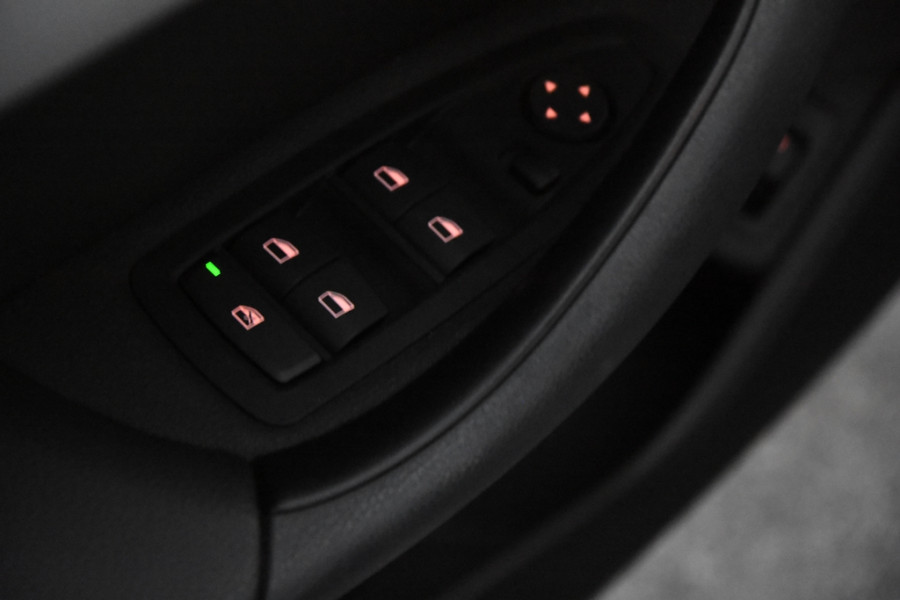 BMW X1 sDrive18i X-Line *1ste Eigenaar*Leer*Navigatie*Stoelverwarming*