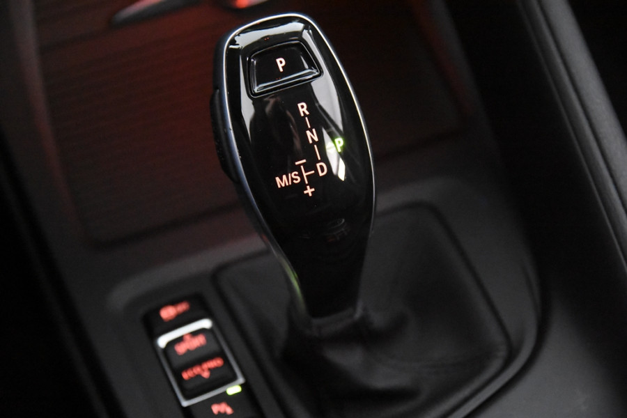 BMW X1 sDrive18i X-Line *1ste Eigenaar*Leer*Navigatie*Stoelverwarming*