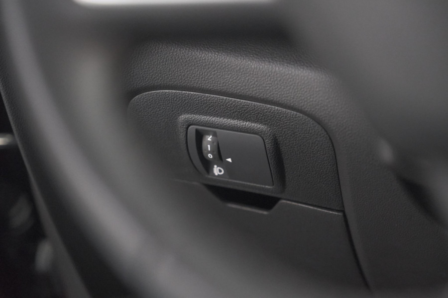 Renault Scénic TCe 140 EDC Limited | Camera | Stoelverwarming | Navigatie | Apple Carplay