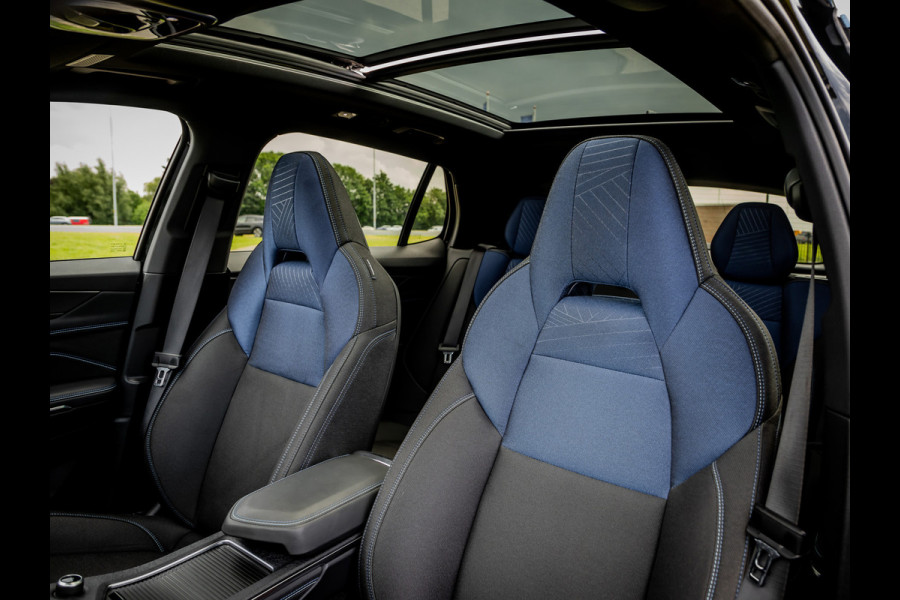 Lynk & Co 01 1.5 Plug-In Hybrid 262pk Zwarte hemel|360 Camera|Panoramadak