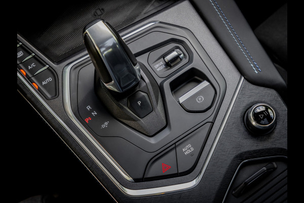 Lynk & Co 01 1.5 Plug-In Hybrid 262pk Zwarte hemel|360 Camera|Panoramadak