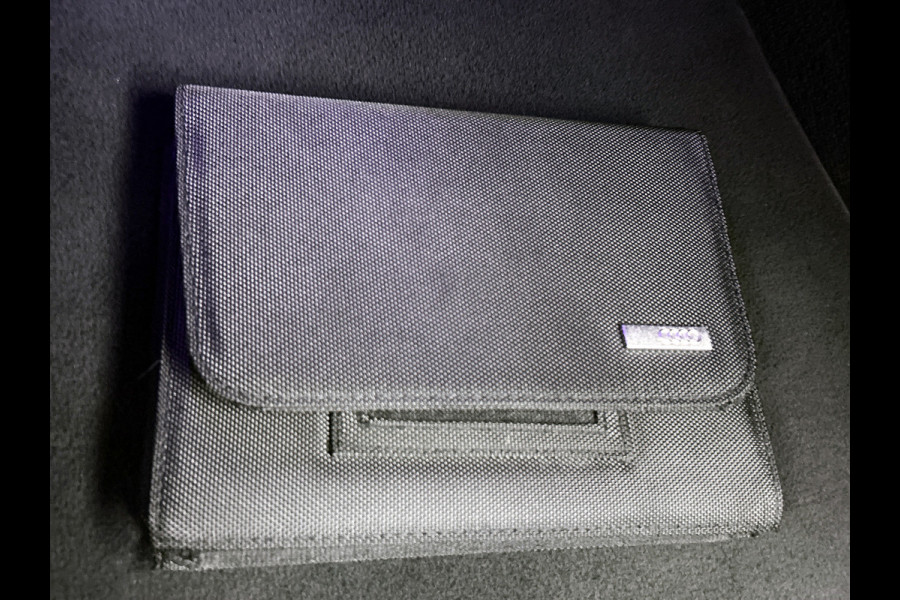 Audi A4 Avant 2.0 TFSI MHEV quattro Sport S line Edition (STOELVERWARMING, ADAPTIVE CRUISE, SFEERVERLICHTING, CAMERA, PDC)