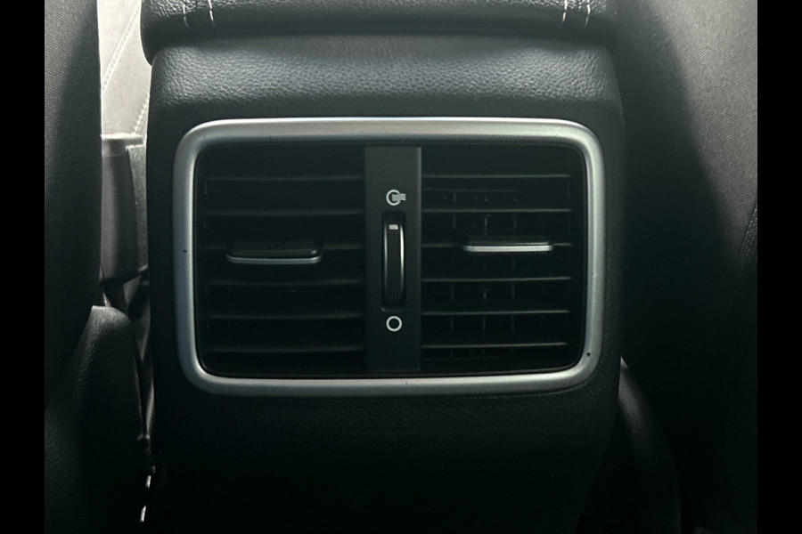 Kia Sportage 1.6 GDI DynamicLine Carplay Trekhaak Stoel/Stuur Verwarming Camera Lane Assist