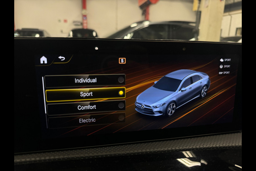 Mercedes-Benz A-Klasse 250 e Limousine AMG Pano|Sfeer|Night