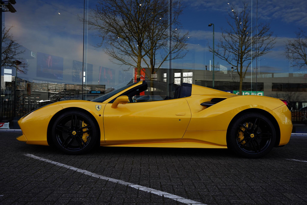 Ferrari 488 3.9 Spider HELE / Full Akrapovic / Tri Coat Paint / Painted Livery / Lifting