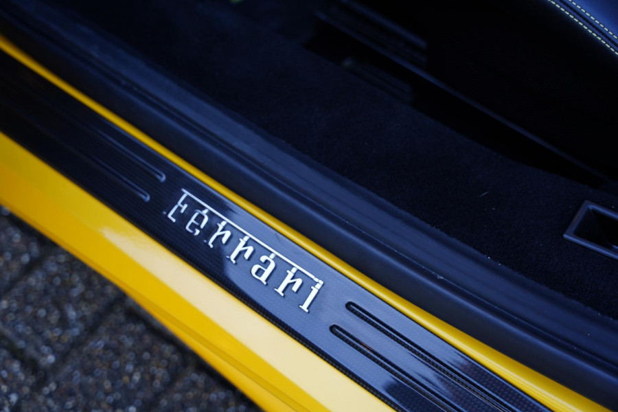 Ferrari 488 3.9 Spider HELE / Full Akrapovic / Tri Coat Paint / Painted Livery / Lifting