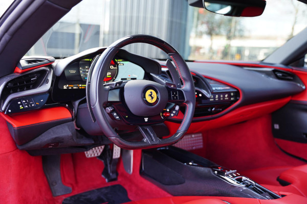 Ferrari SF90 Stradale 4.0 V8 / Carbon Interieur + Exterieur / Lifting